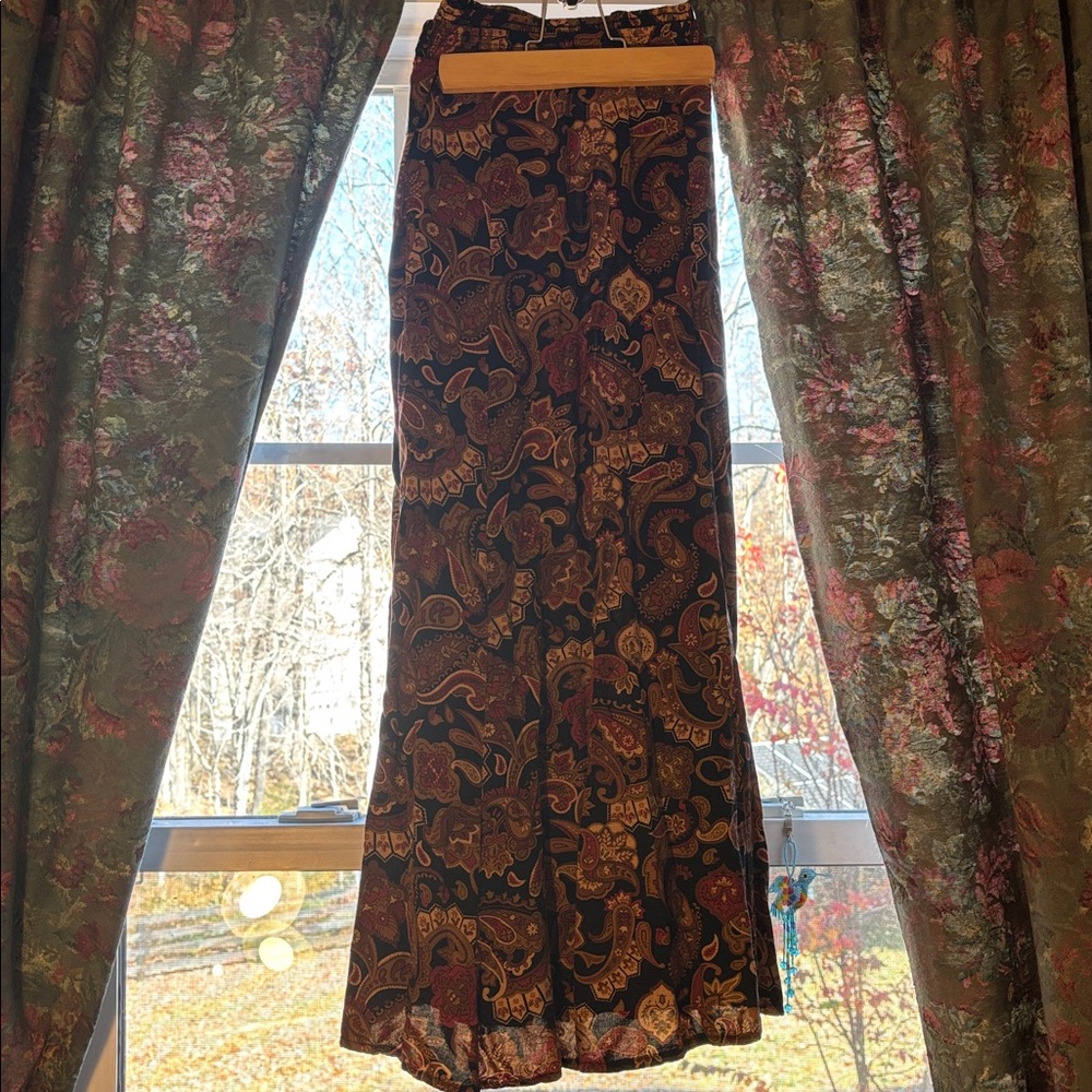Mid length skirt